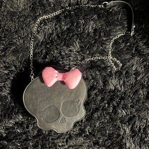 MonsterHigh Skull Chain Crossbody Bag with Pink Bow